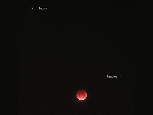 http://astro.gligor.net/2009/12/luna-eclipsata-saturn-regulus/